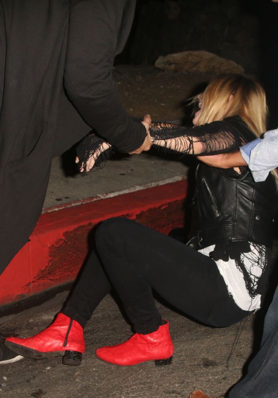 Mischa Barton - Takes a Tumble at Chateau Marmont in West Hollywood, October 2015
