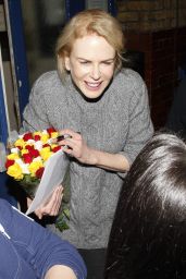 Nicole Kidman - Signing Autographs After Performing at the Noel Coward Theatre, October 2015