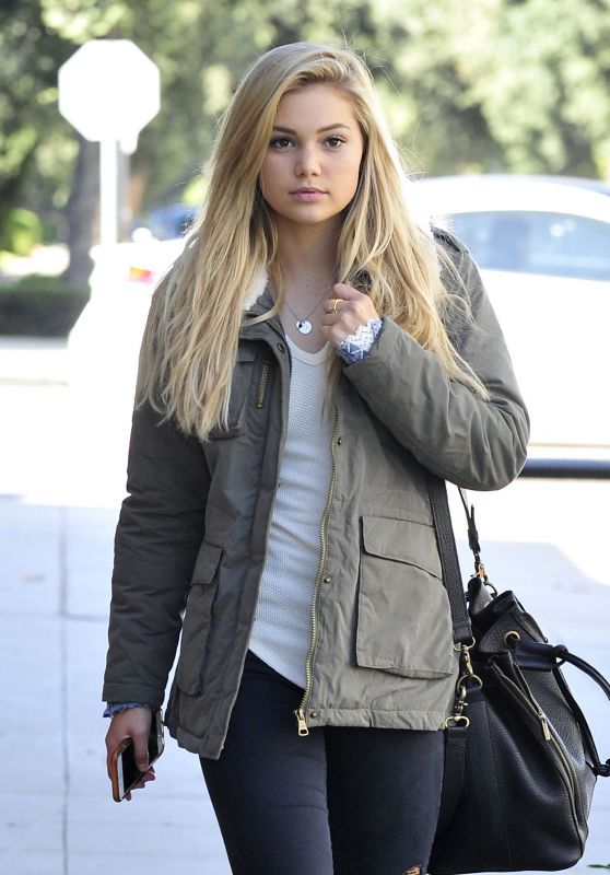 Olivia Holt Casual Style - Out on Melrose Avenue in Los Angeles, October 2015