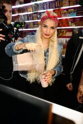 Pia Mia Perez - Archies Fast Food & Shakes in Manchester, October 2015
