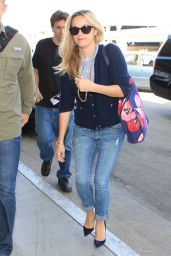 Reese Witherspoon at Los Angeles International Airport, October 2015