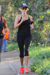 Reese Witherspoon - Going For a Jog in Los Angeles, October 2015