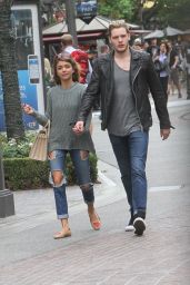 Sarah Hyland With Her Boyfriend - Shopping at the Grove in Hollywood, October 2015