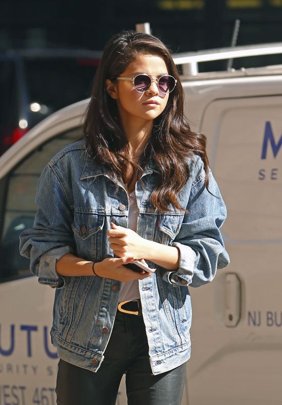 Selena Gomez Casual Style - Out in New York City, October 2015