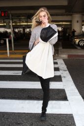 Whitney Port at LAX Airport, October 2015
