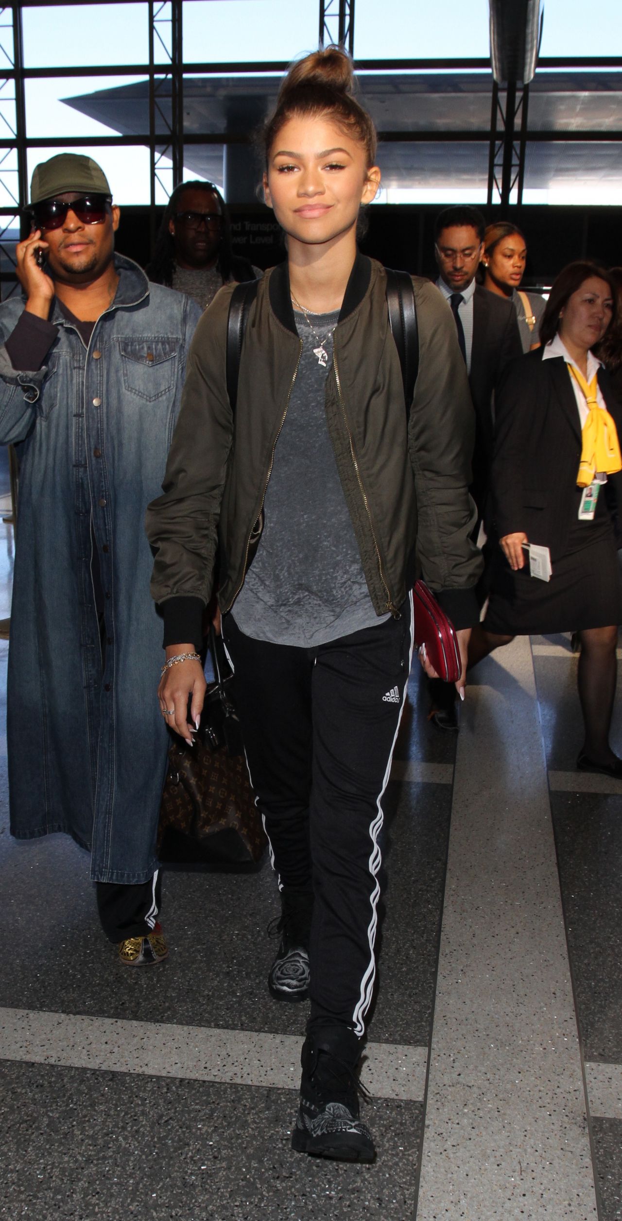 Zendaya departs from Los Angeles International Airport (LAX) Featuring:  Zendaya Where: Los Angeles , California, United States When: 01 Oct 2015  Stock Photo - Alamy