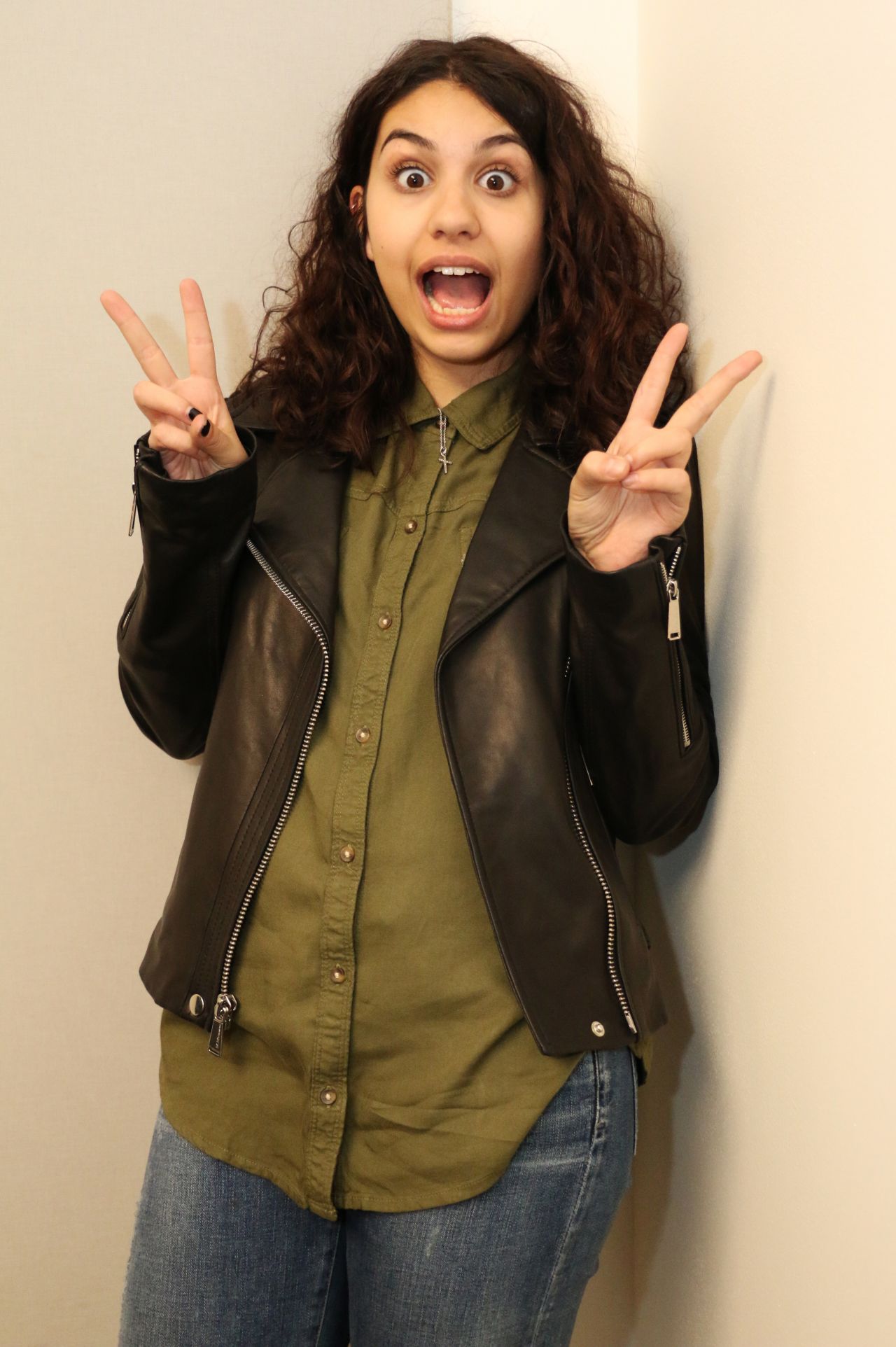 Alessia Cara - Backstage Before Her Performance at the Soho Apple Store in ...