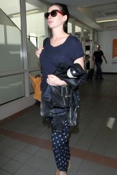 Anne Hathaway at LAX Airport, November 2015