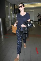 Anne Hathaway at LAX Airport, November 2015