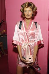 Constance Jablonski – 2015 Victoria’s Secret Fashion Show in New York City, Dressing Room