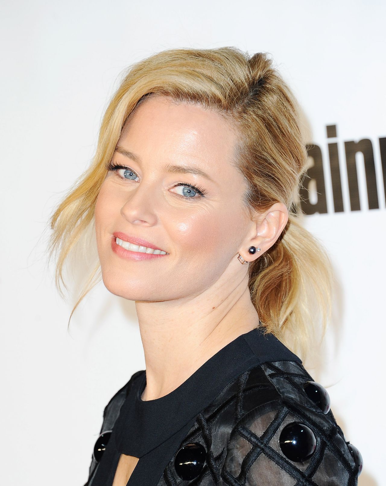 elizabeth-banks-vh1-big-in-2015-with-entertainment-weekly-awards_10.