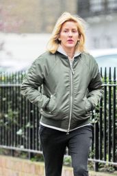 Ellie Goulding Street Style - Shopping in London, 11/29/2015