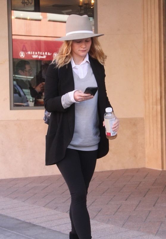 Emilie De Ravin - Shopping in Beverly Hills, November 2015