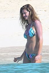 Gisele Bundchen on a Beach in Bikini, Bahamas,  November 2015