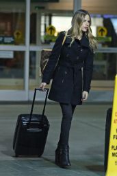 Halston Sage Airport Style - Airport in Vancouver, November 2015