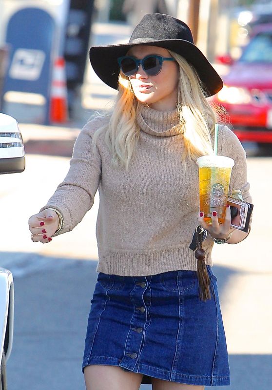Hilary Duff - Leaving Starbucks in Los Angeles, November 2015