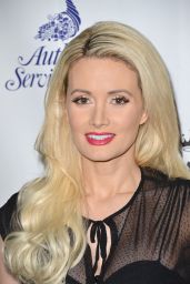 Holly Madison – 2015 Hollywood Christmas Parade in Hollywood