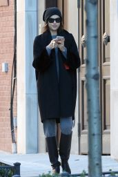 Irina Shayk - Returning to Her Manhattan Residence After Taking a Walk, 11/29/2015