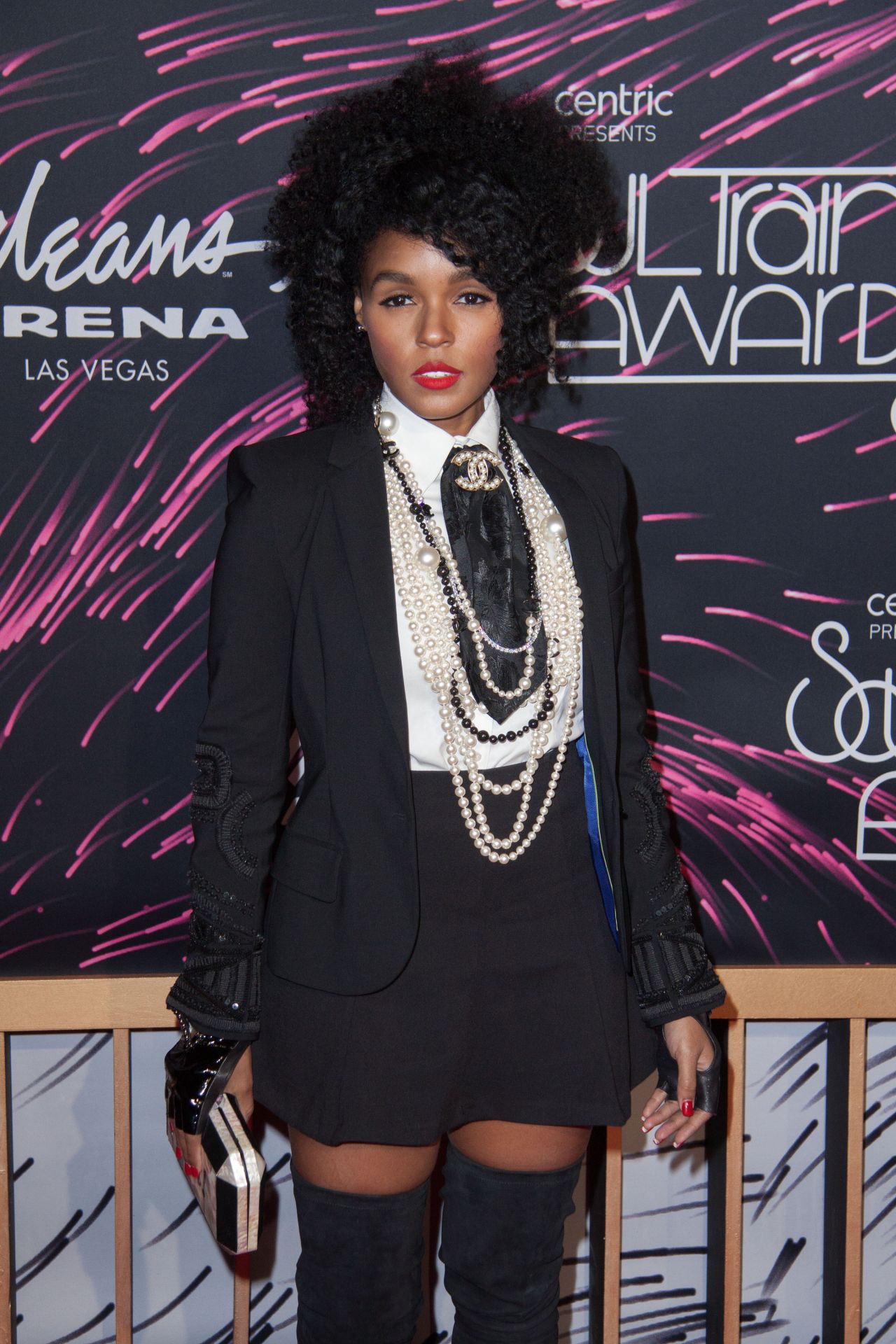 janelle-monae-2015-bet-soul-train-awards-at-the-orleans-arena-in-las-vegas_...