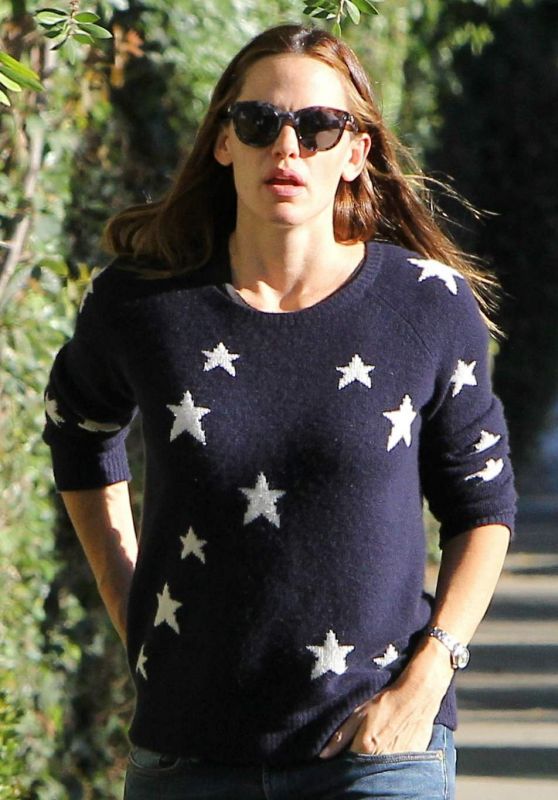 Jennifer Garner Wearing a StarrySWweater - Los Angeles, November 2015