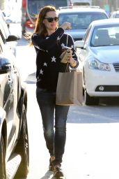 Jennifer Garner Wearing a StarrySWweater - Los Angeles, November 2015