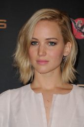Jennifer Lawrence - The Hunger Games: Mockingjay Part 2 Photocall in Paris
