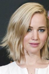 Jennifer Lawrence - The Hunger Games: Mockingjay Part 2 Photocall in Paris