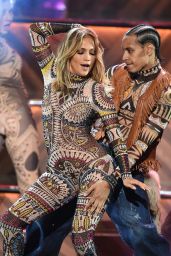 Jennifer Lopez Performs at 2015 American Music Awards in Los Angeles