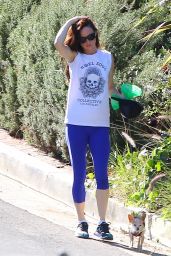 Juliette Lewisin Leggings - Walking Her Dog in LA, November 2015