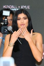 Kendall and Kylie Jenner - Launch of Kendall+Kylie at Forever New in Melbourne, November 2015