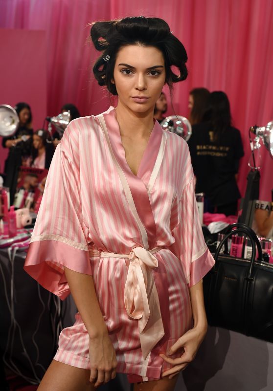 Kendall Jenner – 2015 Victoria’s Secret Fashion Show in New York City, Dressing Room