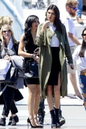Kendall & Kylie Jenner - Boarding a boat - Sydney Harbor in Australia 17/11/2015