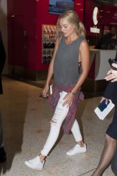 Margot Robbie - Sydney Airport, Australia, November 2015
