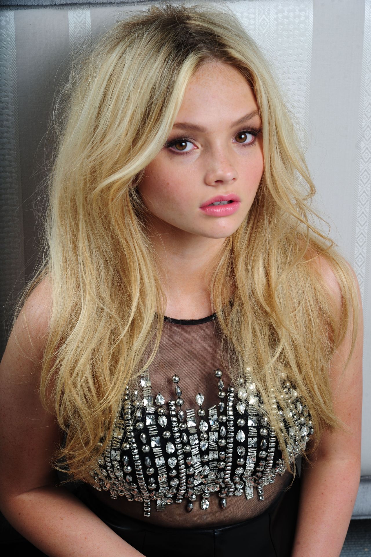 Get Natalie Alyn Lind Daybreak Gif - Istari Gallery