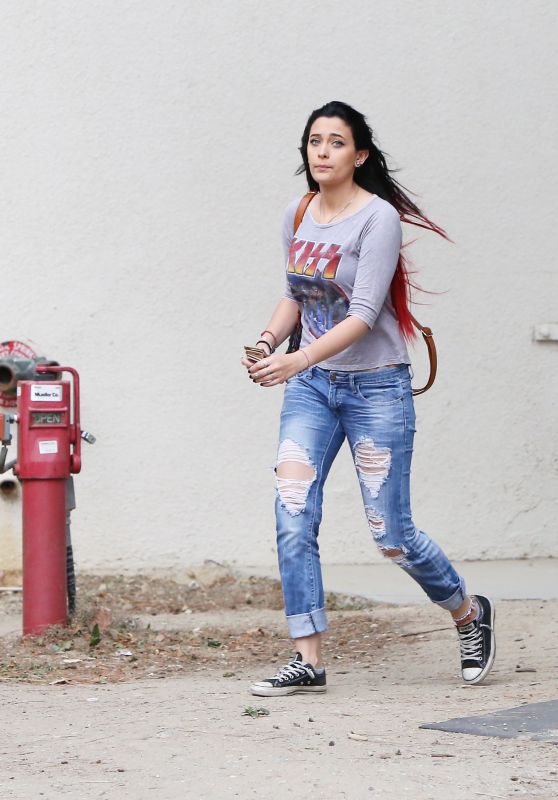 Paris Jackson in Ripped Jeans - Out in Malibu, november 2015