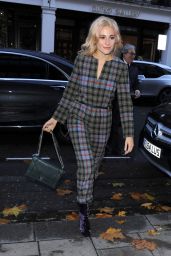 Pixie Lott Leaving C Restaurant in London, november 2015