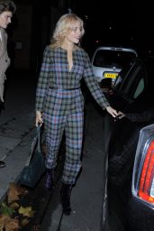 Pixie Lott Leaving C Restaurant in London, november 2015