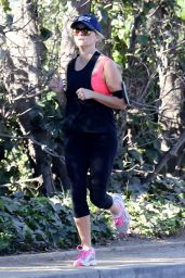 Reese Witherspoon - Jogging in Santa Monica, November 2015