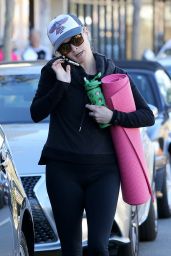 Reese Witherspoon - Leaving a Yoga Class in Los Angeles, November 2015
