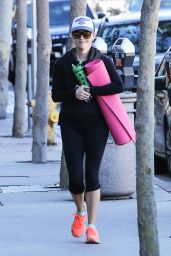 Reese Witherspoon - Leaving a Yoga Class in Los Angeles, November 2015