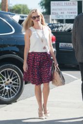 Reese Witherspoon Style - Out in Los Angeles 11/19/2015