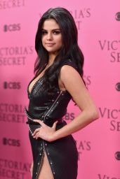 Selena Gomez – Victoria’s Secret Fashion Show in New York, November 2015
