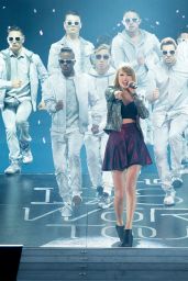 Taylor Swift Performs at 1989 World Tour in Singapore