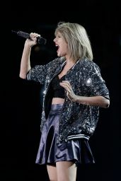 Taylor Swift -Performs at 1989 World Tour in Sydney, 11/28/2015