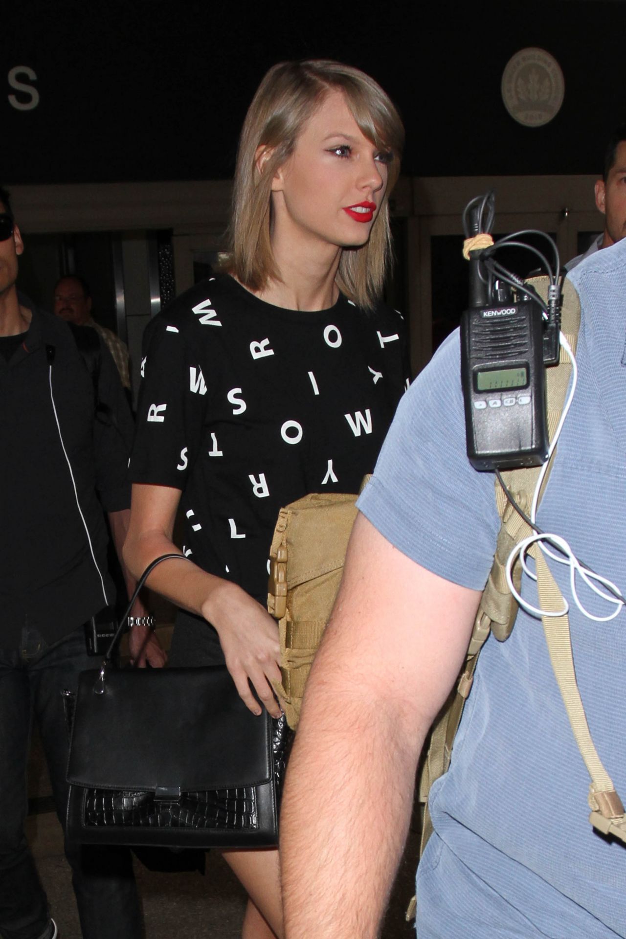 Taylor Swift LAX Airport May 2, 2015 – Star Style