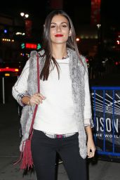 Victoria Justice at Maple Leafs Rangers Game in New York City, November 2015