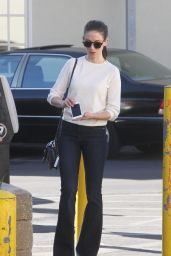 Alison Brie - Shopping in Los Angeles, December 2015