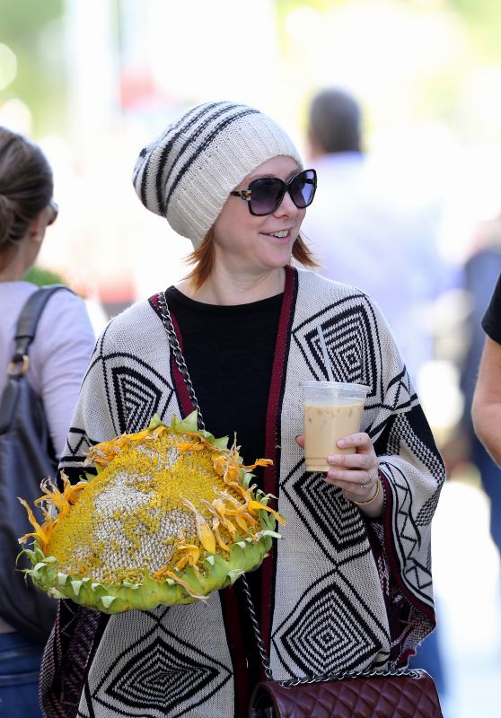 Alyson Hannigan - Picks Up a Oversized Decorative Sunflower at Her Local Santa Monica Farmers Market, 12/9/2015