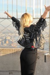Candice Swanepoel - Visiting the Empire State Building in New York City, December 2015