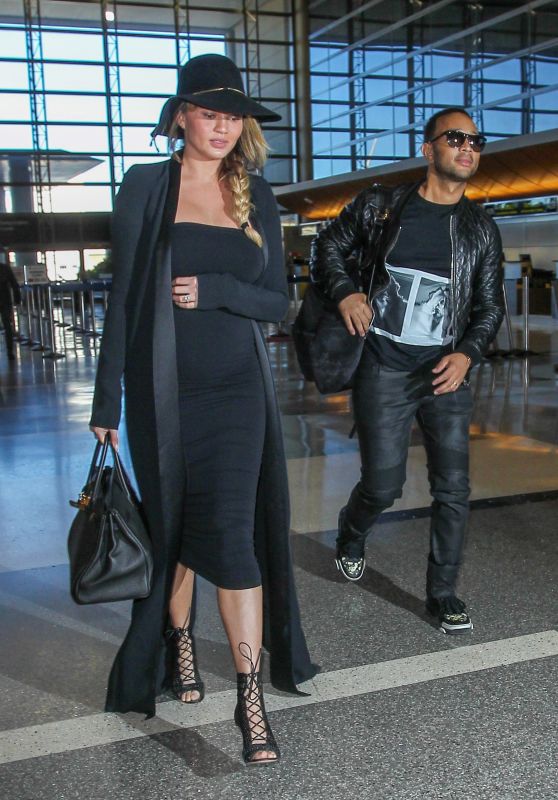 Chrissy Teigen Airport Style - LAX in Los Angeles 12/25/2015 